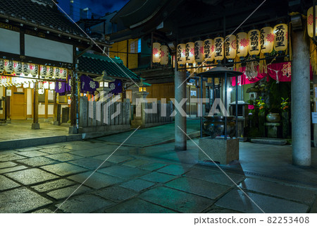 Hozenji Yokocho and Mizukake Fudo Hozenji Yokocho and Mizukake Fudo 82253408