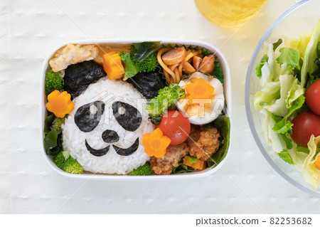 Kyaraben panda lunch 82253682