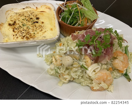 火腿羅勒燴飯 火腿羅勒燴飯 82254345