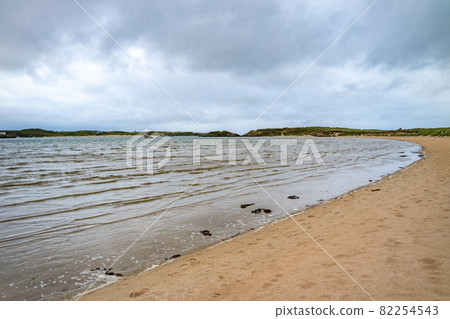 Bunbeg beach with Bad Eddie in the background, Bunbeg, Co. Donegal, Ireland Bunbeg beach with Bad Eddie in the background, Bunbeg, Co. Donegal, Ireland 82254543