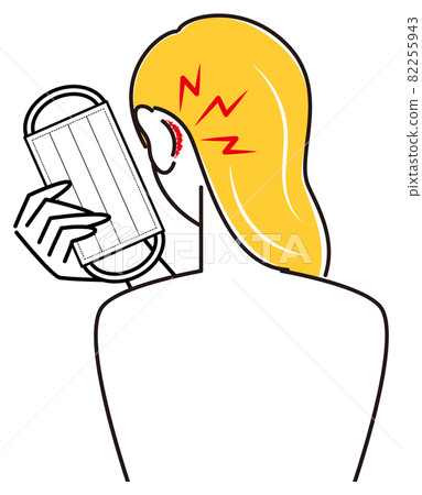 A woman who hurts because the back of her ear is hurt by wearing a skin care mask Simple Vector 82255943