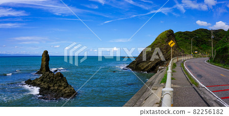 Takenokoiwa National Highway 402 (Niigata City, Niigata Prefecture), also known as the Echigo Nanaura Seaside Line, where the spectacular view of the Sea of Japan continues Takenokoiwa National Highway 402 (Niigata City, Niigata Prefecture), also known as the Echigo Nanaura Seaside Line, where the spectacular view of the Sea of Japan continues 82256182