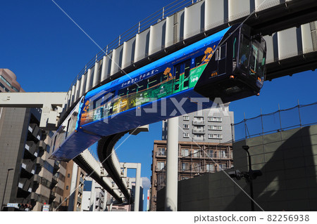 轉彎的千葉都市單軌電車 | 市政府附近 轉彎的千葉都市單軌電車 | 市政府附近 82256938