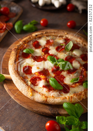 Salami neapolitan pizza Salami neapolitan pizza 82257152