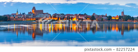 Night Old Town of Torun, Poland 82257224