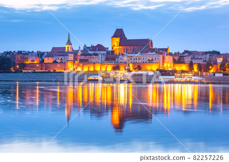 Night Old Town of Torun, Poland 82257226