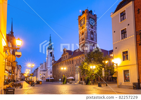 Night Town Hall in Torun, Poland 82257229