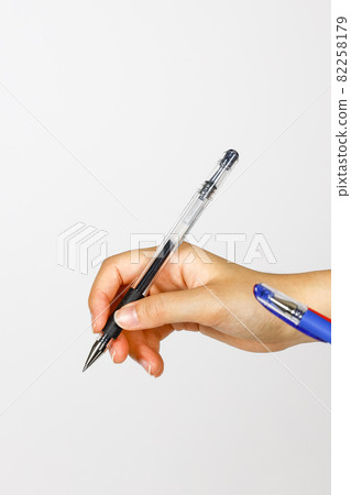 A pen 82258179