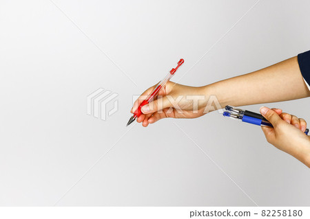A pen 82258180