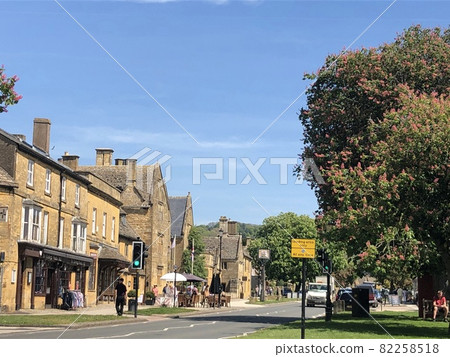 Cotswolds, Broadway skyline 82258518
