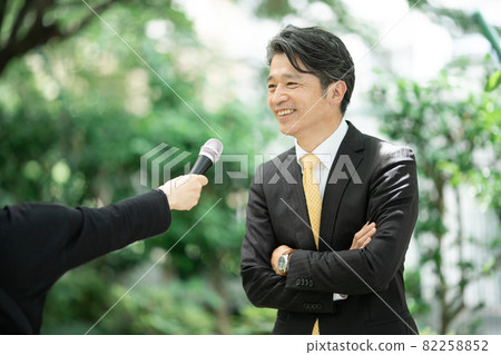 Businessman middle interview 82258852