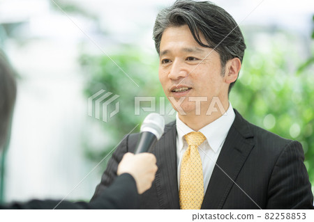 Businessman middle interview 82258853