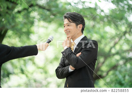 Businessman middle interview 82258855