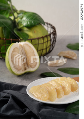 柚子 中秋節 灰色 背景 pomelo Mid-Autumn Festival ユズ ゆず 柚子 中秋節 灰色 背景 pomelo Mid-Autumn Festival ユズ ゆず 82258974