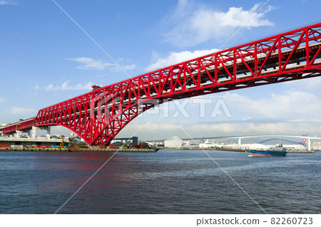 Minato Bridge in Osaka, Japan Minato Bridge in Osaka, Japan 82260723
