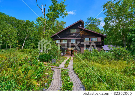 Mountain hut (Ryugu hut) in the Ryugu district of Oze (Tokura, Katashina-mura, Tone-gun, Gunma Prefecture) Mountain hut (Ryugu hut) in the Ryugu district of Oze (Tokura, Katashina-mura, Tone-gun, Gunma Prefecture) 82262060