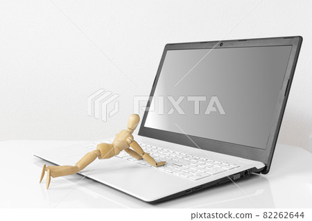 An image of a drawing doll operating a laptop computer. Robotic Process Automation (RPA) An image of a drawing doll operating a laptop computer. Robotic Process Automation (RPA) 82262644