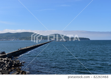 South breakwater in Otaru on a sunny day South breakwater in Otaru on a sunny day 82263468
