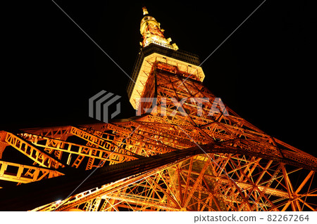 Tokyo Tower at night 82267264