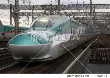 Tohoku Shinkansen H5 series (Akita Shinkansen E6 series combined) 82268411