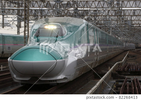 Tohoku Shinkansen H5 series (Akita Shinkansen E6 series combined) 82268413