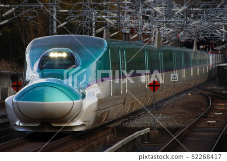 東北新幹線 H5 系列（秋田新幹線 E6 系列組合） 82268417