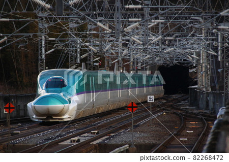 10輛H5系列列車在東北新幹線上行駛(下:死車) 10輛H5系列列車在東北新幹線上行駛(下:死車) 82268472