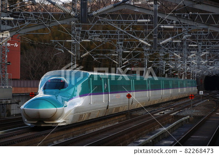 10輛H5系列列車在東北新幹線上行駛(下:死車) 10輛H5系列列車在東北新幹線上行駛(下:死車) 82268473