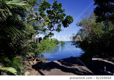 Scenery of Miyakojima, Okinawa Prefecture, as seen from the village of Asanagi Bay ④ 82268668