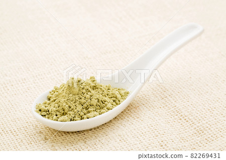 kelp seaweed powder 82269431