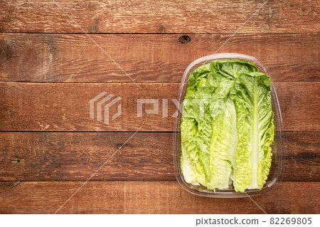 romaine lettuce heart leaves romaine lettuce heart leaves 82269805