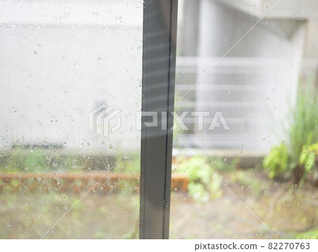 Windows and screen doors with water drops 82270763