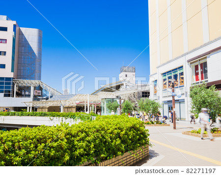 新百合丘,蔚藍天空蔓延的郊區住宅區 新百合丘,蔚藍天空蔓延的郊區住宅區 82271197