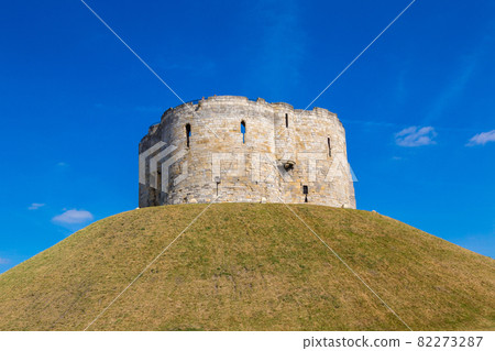 Cliffords Tower in York in England 82273287