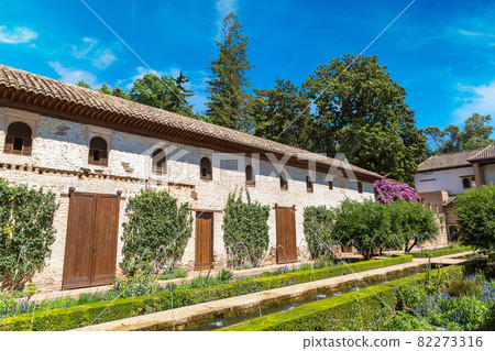 Fountain and gardens in Alhambra Fountain and gardens in Alhambra 82273316