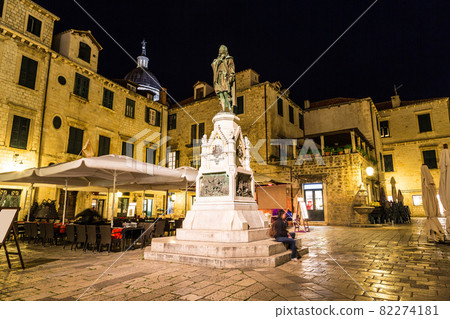 Walking street in Dubrovnik 82274181