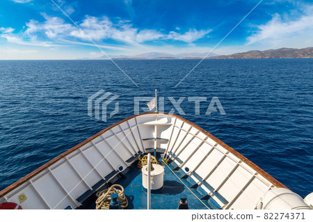 Ship is showing the bow 82274371
