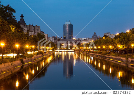 Bucharest on Dambovita river 82274382