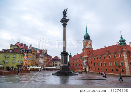 Royal Castle and Sigismund Column in Warsaw Royal Castle and Sigismund Column in Warsaw 82274398