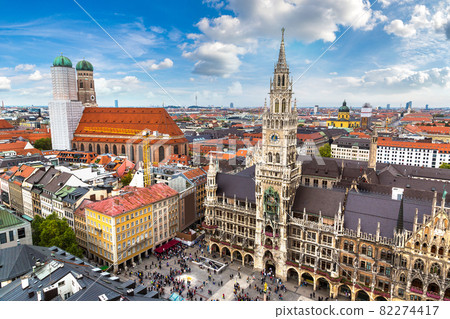 Aerial view on Marienplatz town hall 82274417
