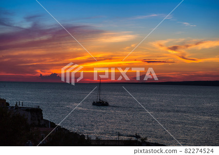 Sunset on the sea Sunset on the sea 82274524