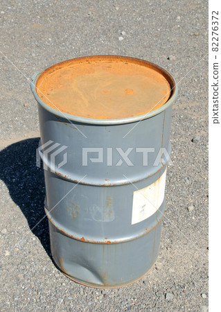 Drums, cans, outdoors, iron, containers, tanks Drums, cans, outdoors, iron, containers, tanks 82276372