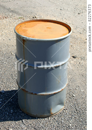 Drums, cans, outdoors, iron, containers, tanks Drums, cans, outdoors, iron, containers, tanks 82276373