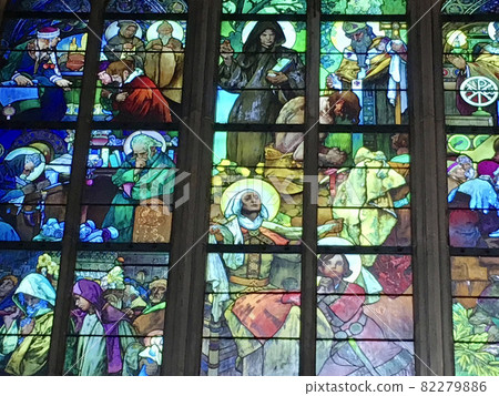 捷克布拉格聖維特大教堂穆夏彩色玻璃(部分) 捷克布拉格聖維特大教堂穆夏彩色玻璃(部分) 82279886