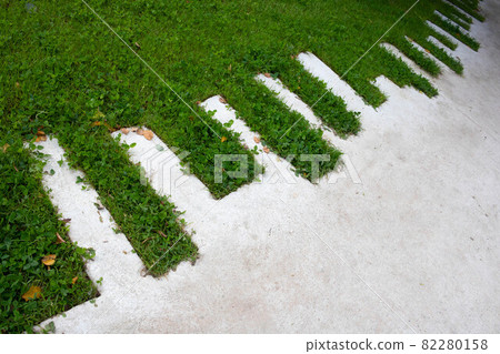 Green lawn and concrete zigzag path in the park 82280158