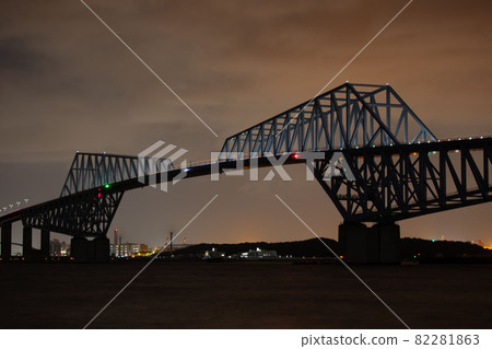 在黃昏的門橋 82281863