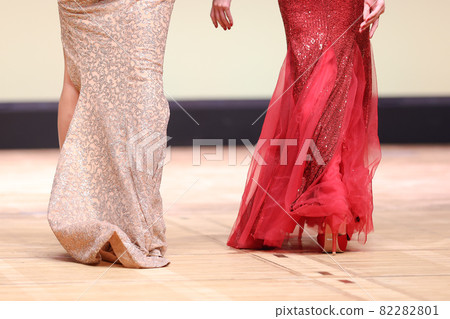 連衣裙系列，美腿走秀 82282801