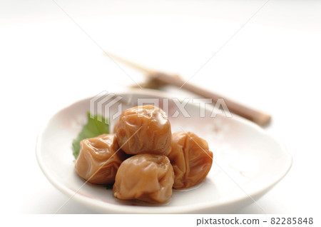Honey dried plum 82285848