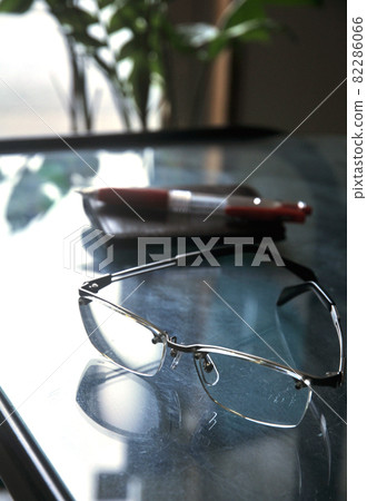 Glasses Glasses 82286066