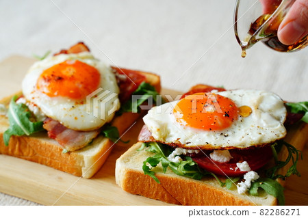 BLT toast 82286271